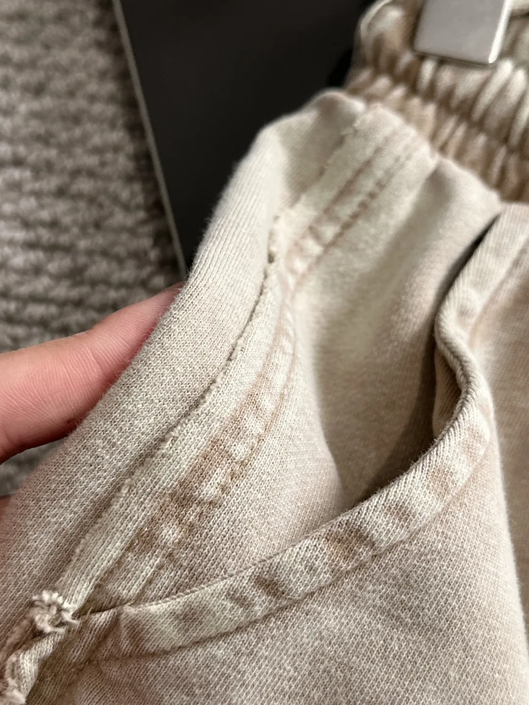 🅿️330 shipped next day, high quality Stone lsland/Stone Island 2025 spring and summer new elastic band casual color-washed loose shorts, two needle stitches at the trouser hem, fine and firm stitching, counter-customized fabrics with high breathability and comfort, impeccable details, brand element design concept, reflecting high quality. It feels delicate and soft! It presents a casual cut and the upper body shape is great! Size: S-XXL